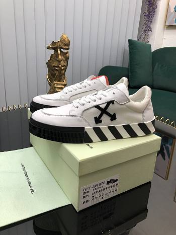 Off-White Vulcanized Leather Low Top Sneaker White