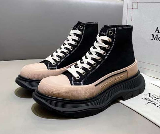 Alexander McQueen Tread Slick Low Lace Up Boots Black Beige - 1