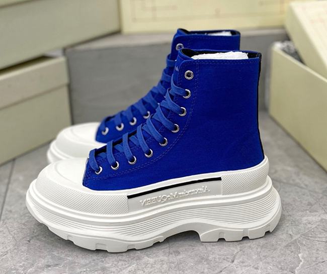 Alexander McQueen Tread Slick High Lace Up Boots Blue - 1