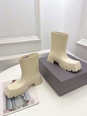 	 Balenciaga Trooper Rubber Boot In White Cream - 4
