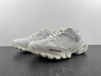 Balenciaga Track 3 Sneaker In White 700875W3RF19010