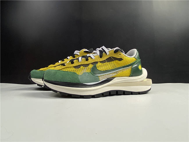 Nike Vaporwaffle Sacai Tour Yellow Stadium Green CV1363-700 - 1