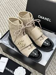 	 Chanel Calfskin & Shiny Calfskin Light Beige & Black G39516 Y56261 K5119 - 1