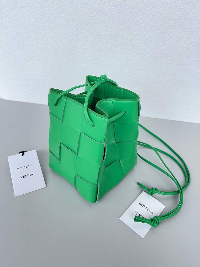 Bottega Veneta Cassette Small Intrecciato Leather Bucket Green Bag - 1