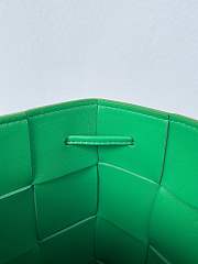 Bottega Veneta Cassette Small Intrecciato Leather Bucket Green Bag - 5