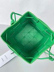 Bottega Veneta Cassette Small Intrecciato Leather Bucket Green Bag - 4