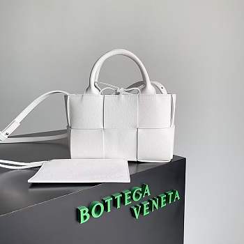 Bottega Veneta Medium Arco Tote Bag White