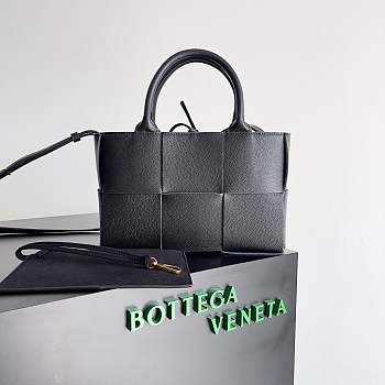 Bottega Veneta Medium Arco Tote Bag Black
