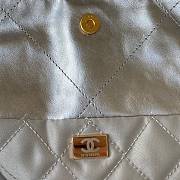 Chanel 22 Handbag Metallic Calfskin & Silver-Tone Metalsilver 39 × 42 × 8 cm AS3261 - 2