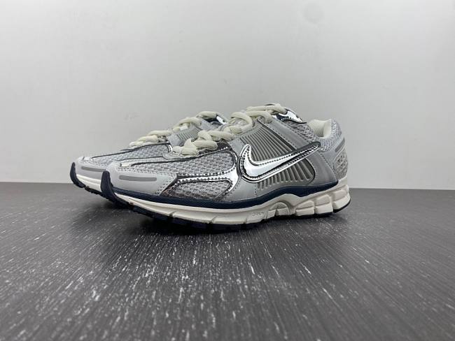 Nike Zoom Vomero 5 Photon Dust Metallic Silver (Women's) FD0884-025 - 1