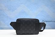 Louis Vuitton Outdoor Bumbag Monogram Eclipse Taiga Black 21cm - 4