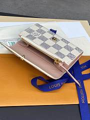 LV wallet white square powder 11*8cm  - 2