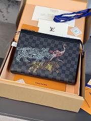 Louis Vuitton Pochette Voyage wallet  leather print 27*21*6cm - 1