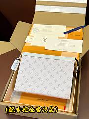 Louis Vuitton Pochette Voyage bag white  print 27*21*3cm - 4