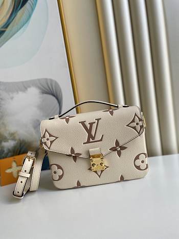 Louis Vuitton  M45773  Pochette Metis Off-white   25*19*7cm