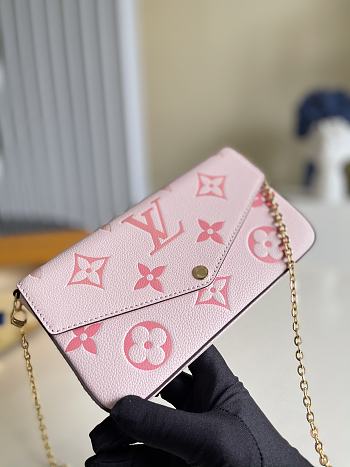 Louis Vuitton M80498 Pochette By The Pool light pink  chain 21*12*3 cm