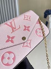 Louis Vuitton M80498 Pochette By The Pool light pink  chain 21*12*3 cm - 2