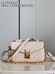 Louis Vuitton M46595  Pochette Métis East West bag  milk white  embossed    21.5*13.5*6cm - 1