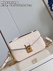 Louis Vuitton M46595  Pochette Métis East West bag  milk white  embossed    21.5*13.5*6cm - 5