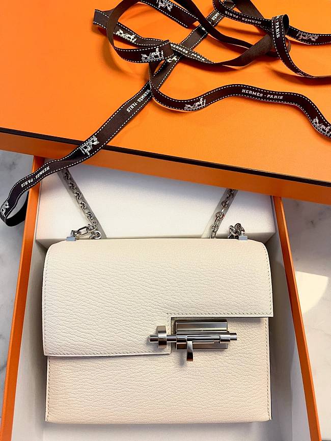 Hermes verrou mininata white chain bag - 1