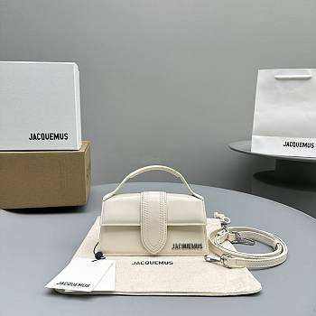 Jacquemus bamnino leather mini white handbag     18*6*7cm