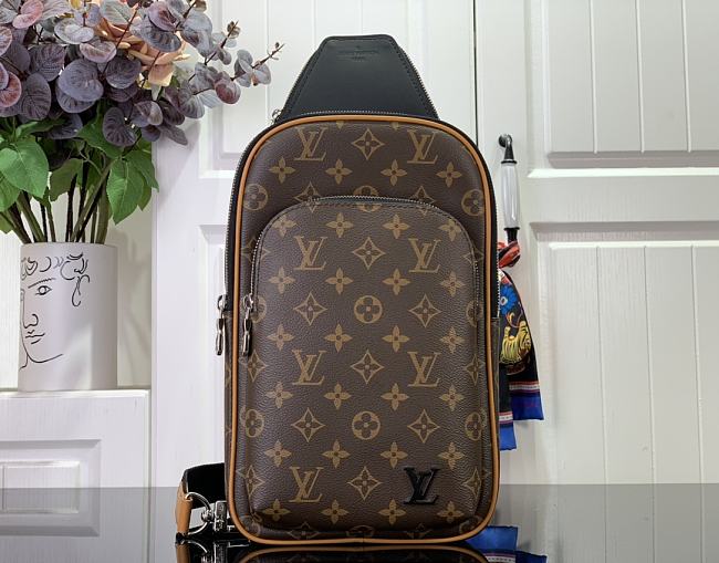 LV Avenue Sling Bag m46718-20x31x7cm - 1