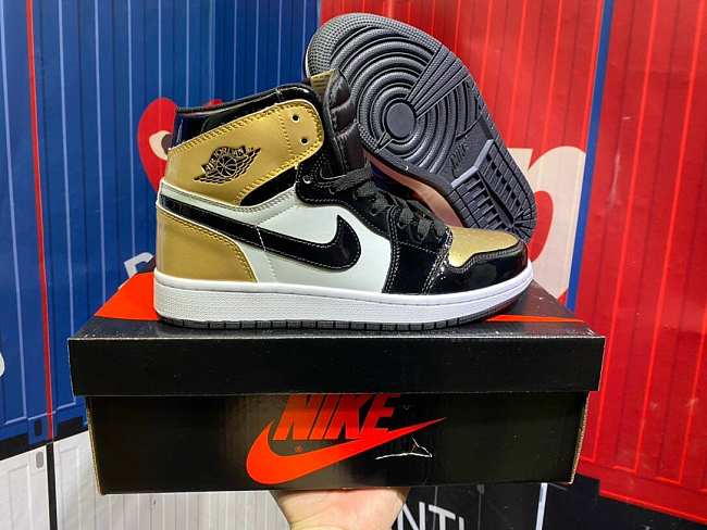 Jordan 1 Retro High -B61428-007 - 1