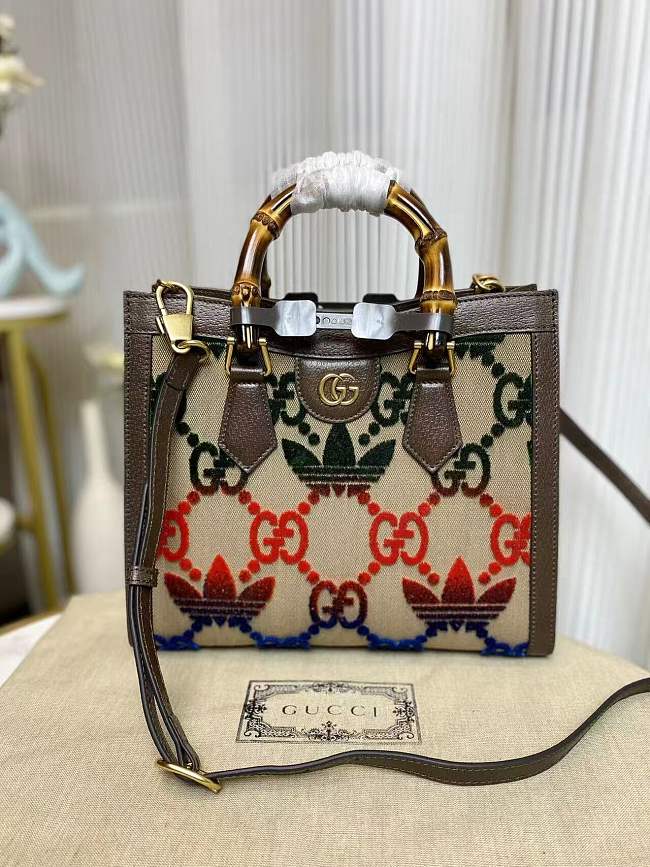 Gucci  Flocked embroidered handle 27CM - 1