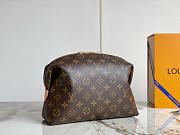  LV cosmetic bag 27CM - 4