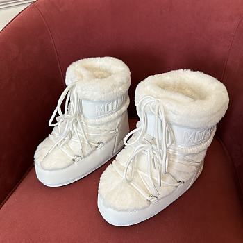 Moon Boot white