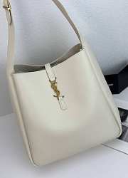 YSL LE5À7 supple LARGE in grained leather white-30x31x13cm - 1