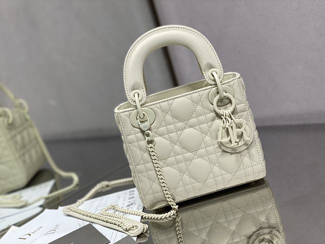 LADY DIOR MINI 6603 17CM  off white - 1