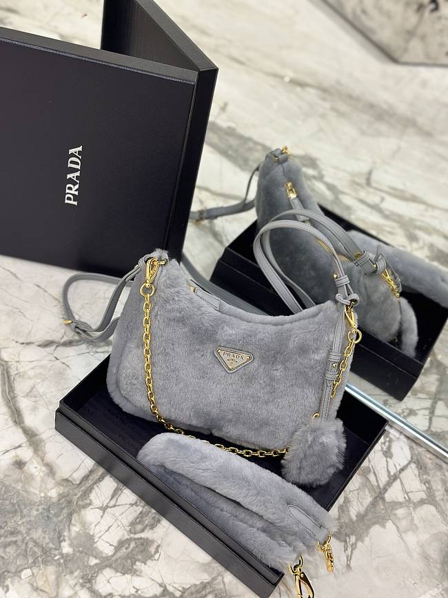 Prada crossbody Fluffy gray bag 22*18*6cm - 1