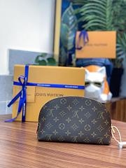 LV cosmetic bag 24*17*6CM - 1