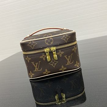 LV cosmetic bag 14*9*10cm