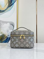 LV cosmetic bag 20*13.5*12CM - 1