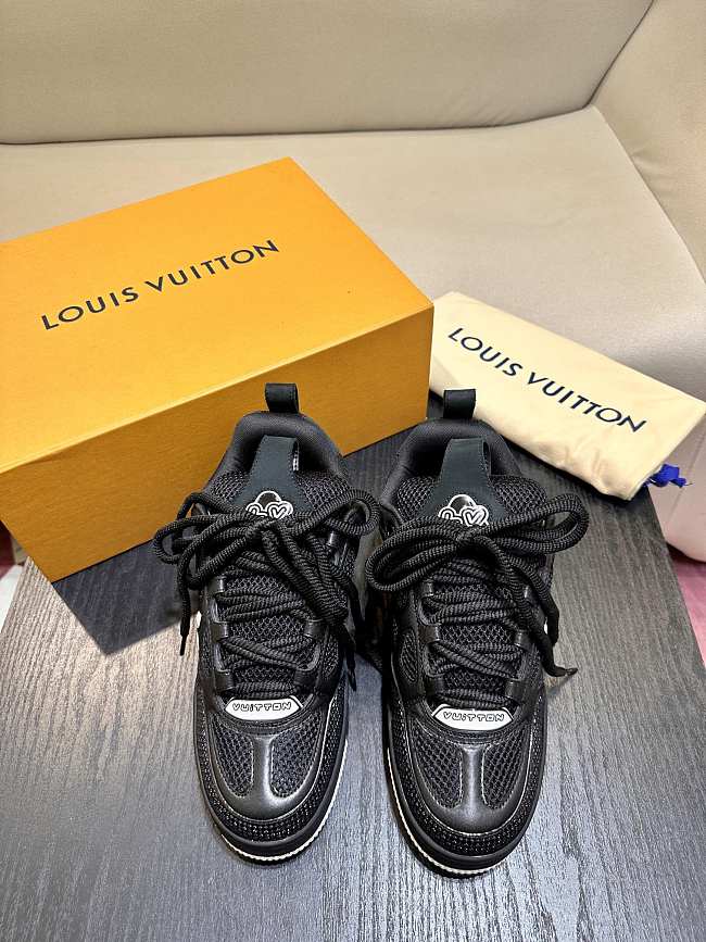 Louis Vuitton Trainer Sneaker 10 - 1