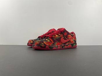 Nike SB Dunk Low The Wizard of Oz Poppy Field FZ1291-600