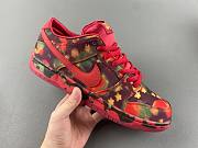 Nike SB Dunk Low The Wizard of Oz Poppy Field FZ1291-600 - 3