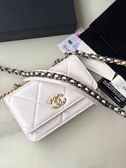 Chanel 19 lambskin flap white bag 19x11.5x7cm - 6