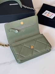 Chanel 19 lambskin flap green bag 19x11.5x7cm - 3