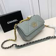 Chanel 19 lambskin flap light green bag 19x11.5x7cm - 3