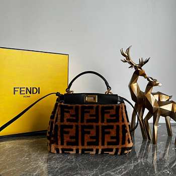  Fendi lambswool bag 23CM