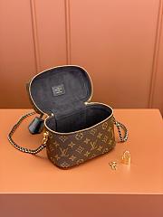 LV cosmetic bag 19*13*11CM - 3