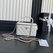 Chanel lambskin cosmetic bag A410071472 white 17cm - 1