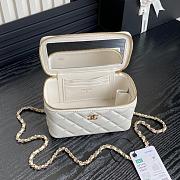 Chanel lambskin cosmetic bag A410071472 white 17cm - 3