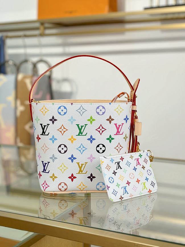 LV x TM ALL IN BB white 18*16*12CM - 1