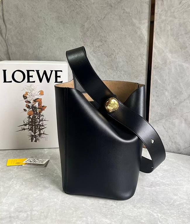 Loewe  Pebble bucket bag black  24.5*23.5*28cm - 1