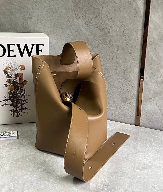 Loewe Pebble bucket bag brown 24.5*23.5*28cm - 1