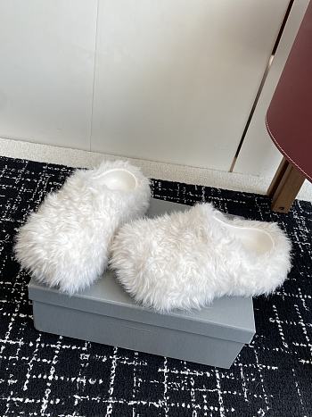 Balenciaga Furry Slide 02